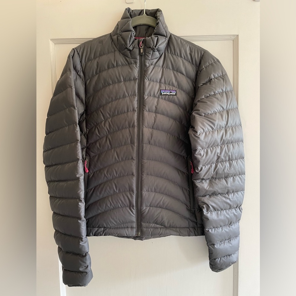 Patagonia Grey Women's Down Sweater Jacket
*Has sunscreen on the collar
